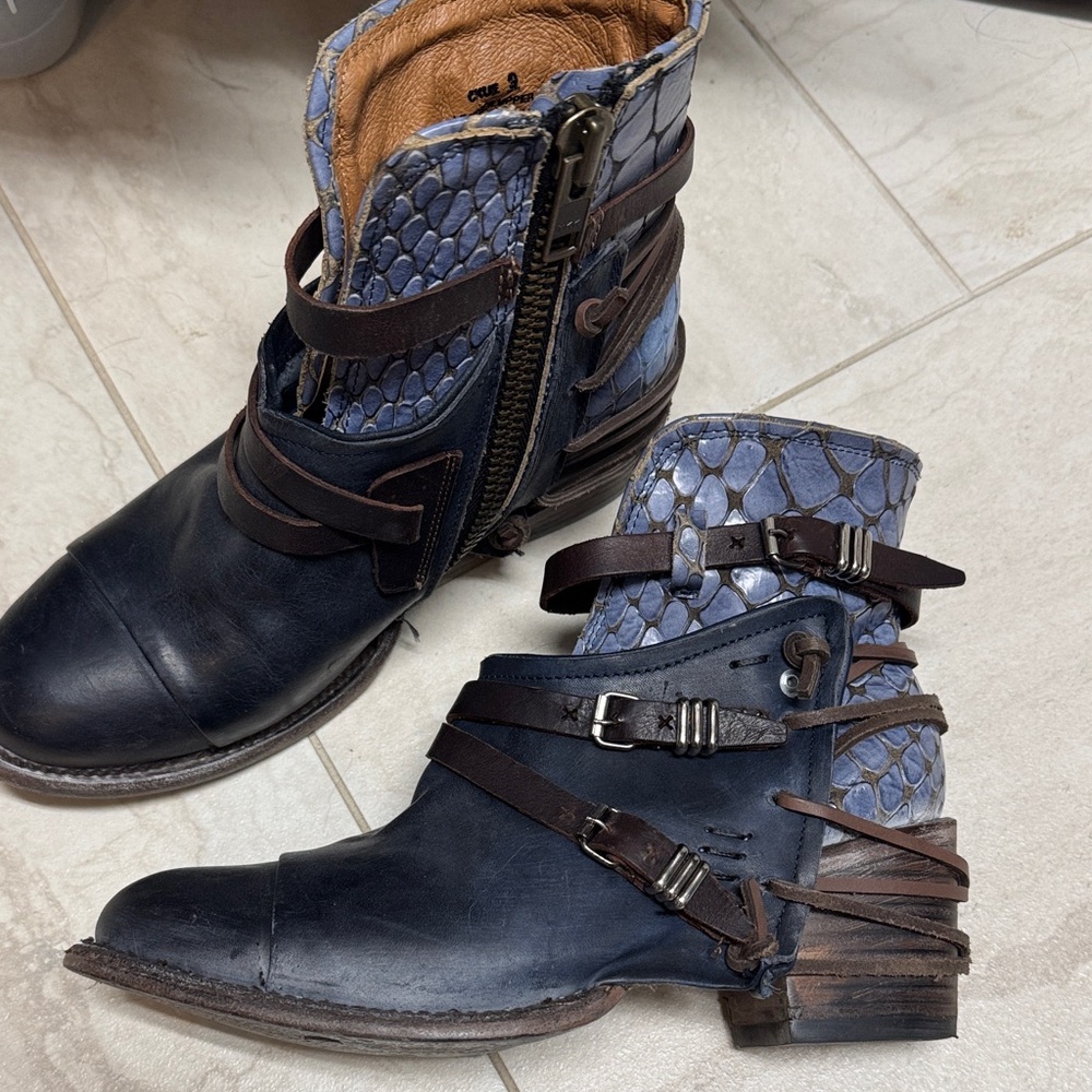 Freebird Crue Blue Leather Croc Ankle Boots Sz 9